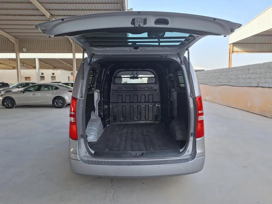 2021 Hyundai Grand Starex cargo 