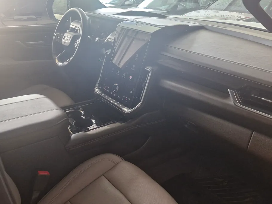 2025 GMC Yukon Elevation 