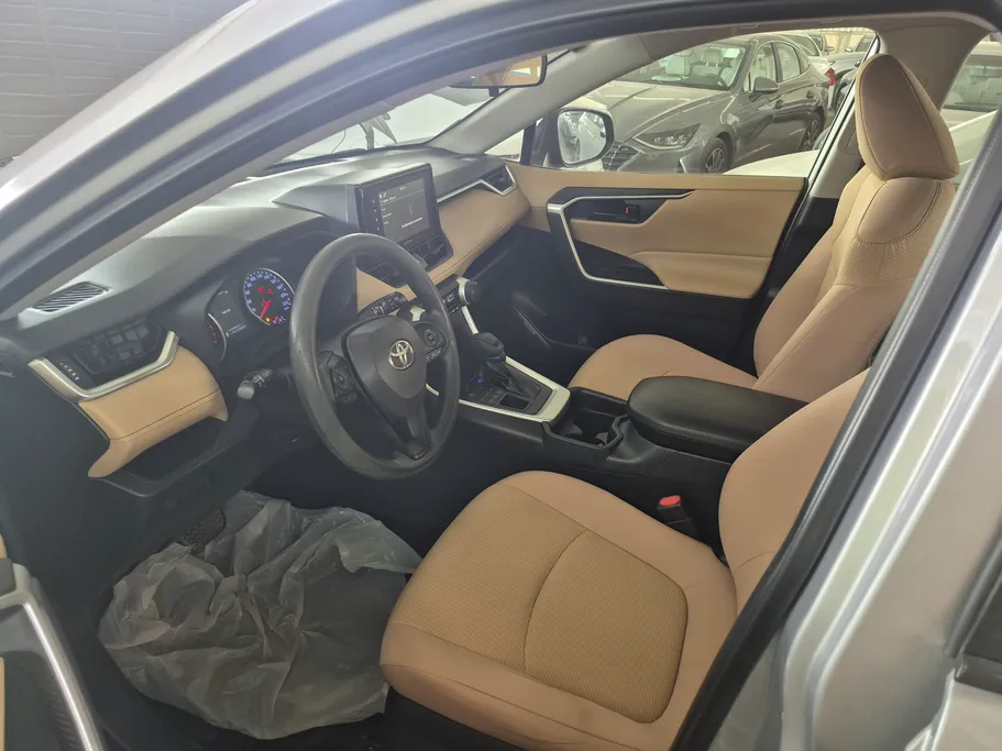 2021 Toyota RAV4 LE 
