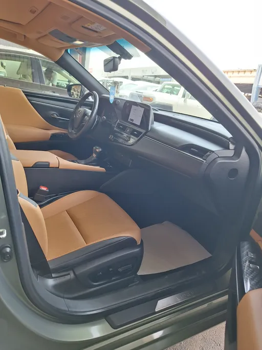 2023 Lexus ES 300 H 