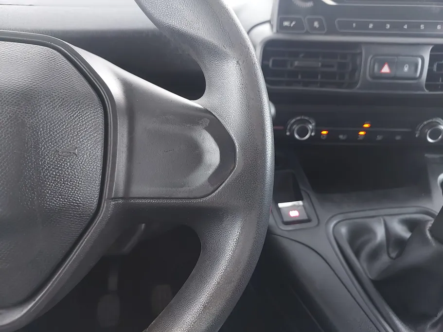 2021 بيجو Partner Short van 