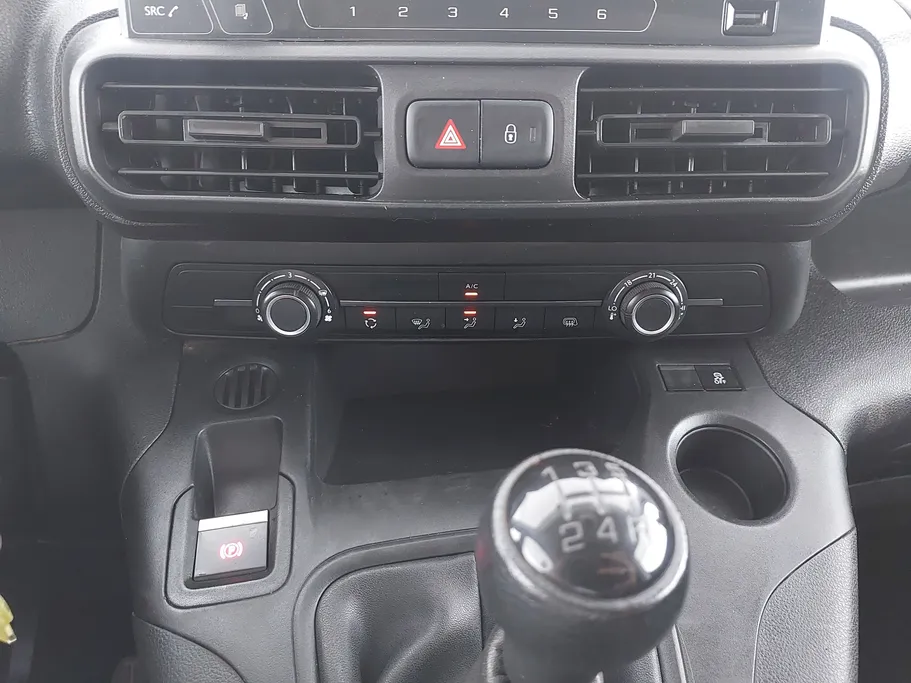 2021 بيجو Partner Short van 