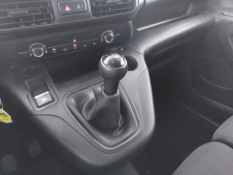 2021 بيجو Partner Short van 