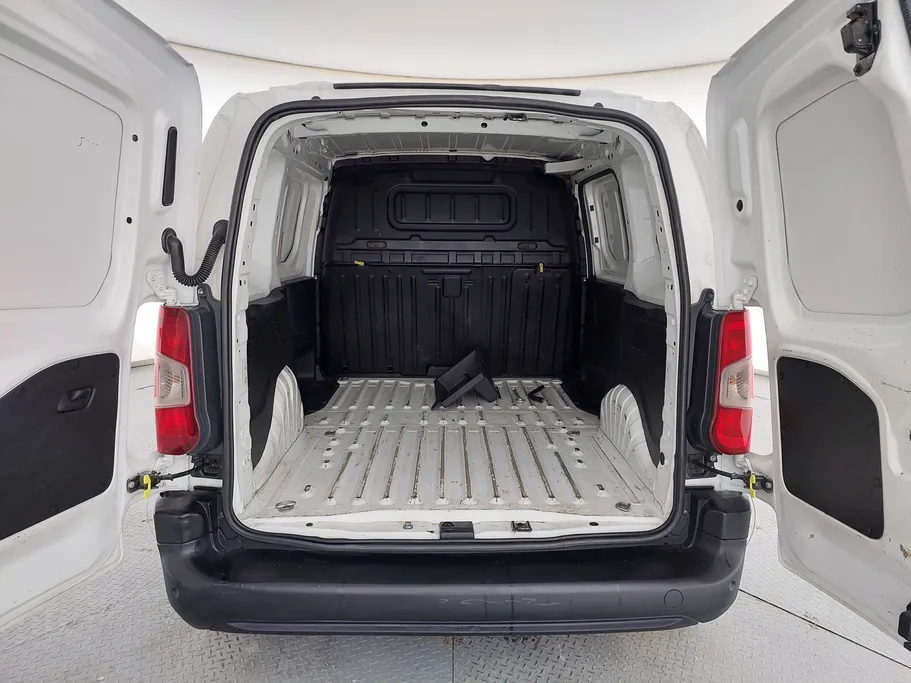 2021 بيجو Partner Short van 