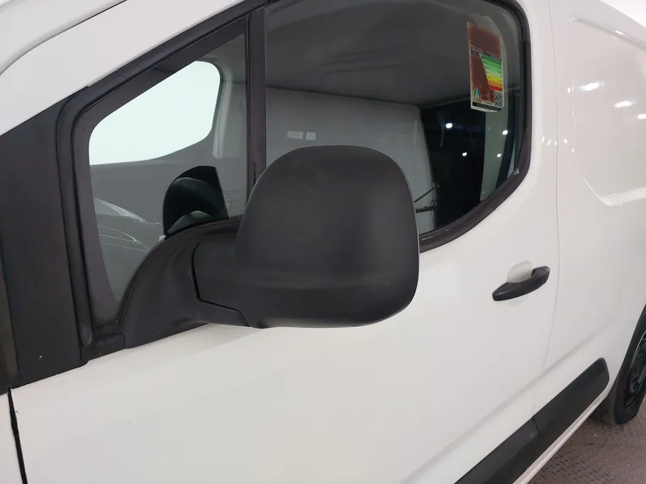 2021 بيجو Partner Short van 