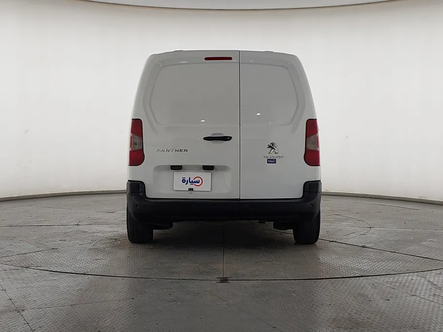 2021 بيجو Partner Short van 