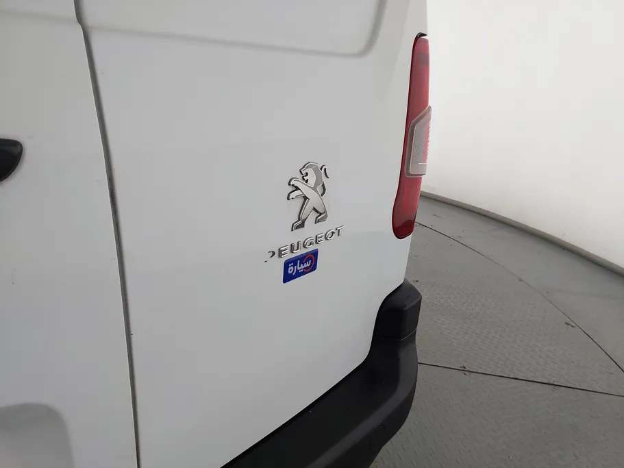 2021 بيجو Partner Short van 