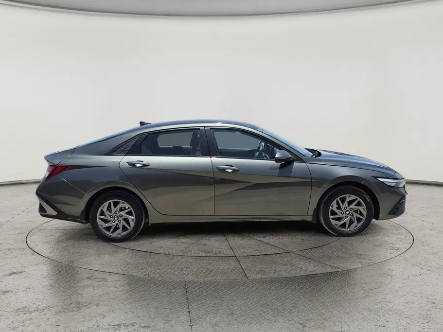2024 Hyundai Elantra Smart 