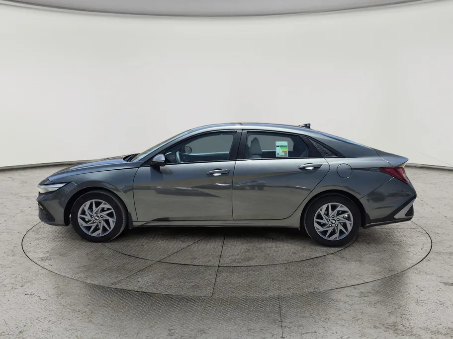 2024 Hyundai Elantra Smart 