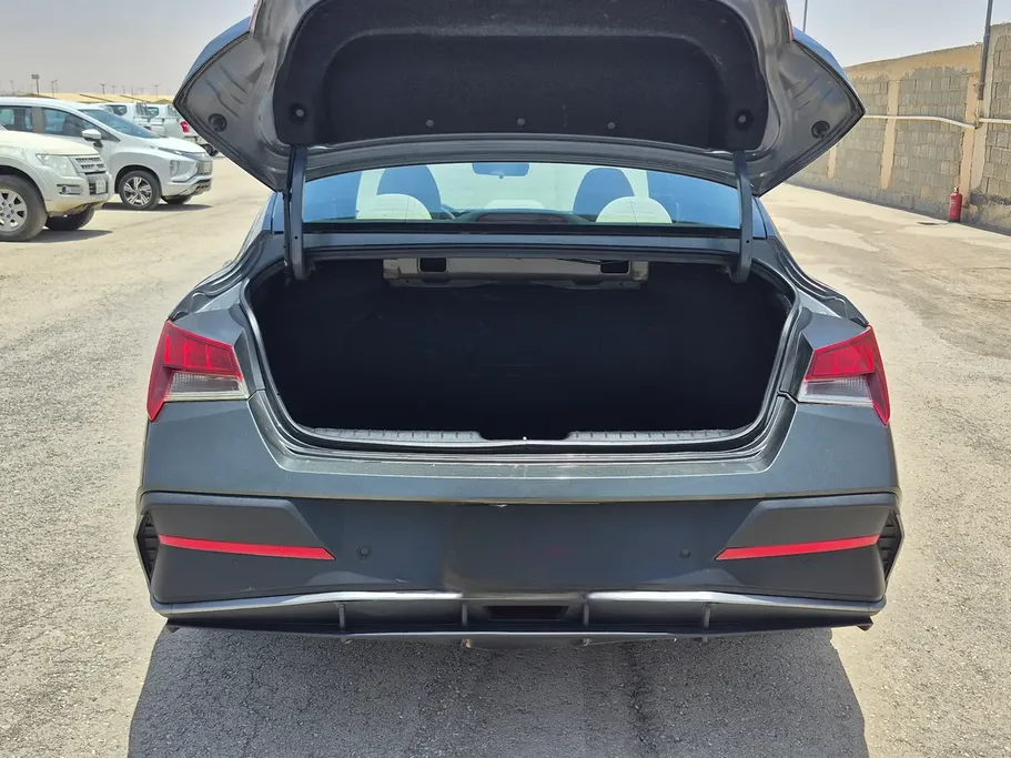 2024 Hyundai Elantra Smart 