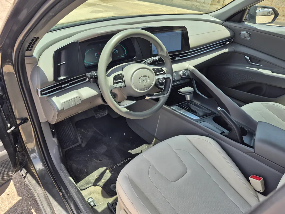 2024 Hyundai Elantra Smart 