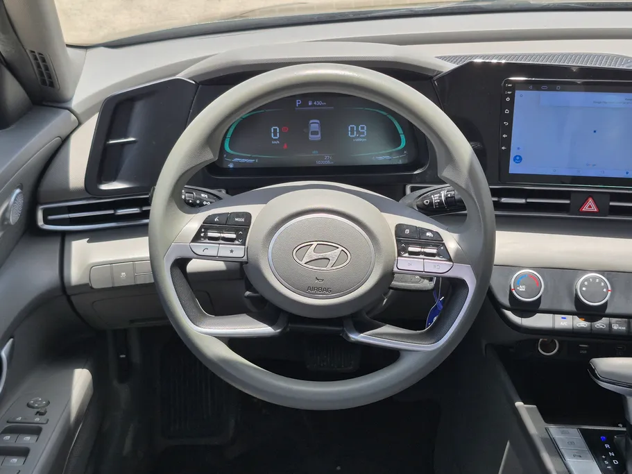 2024 Hyundai Elantra Smart 