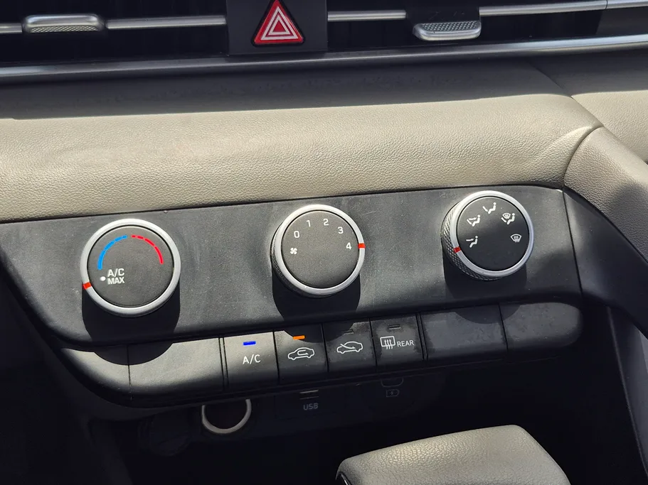 2024 Hyundai Elantra Smart 