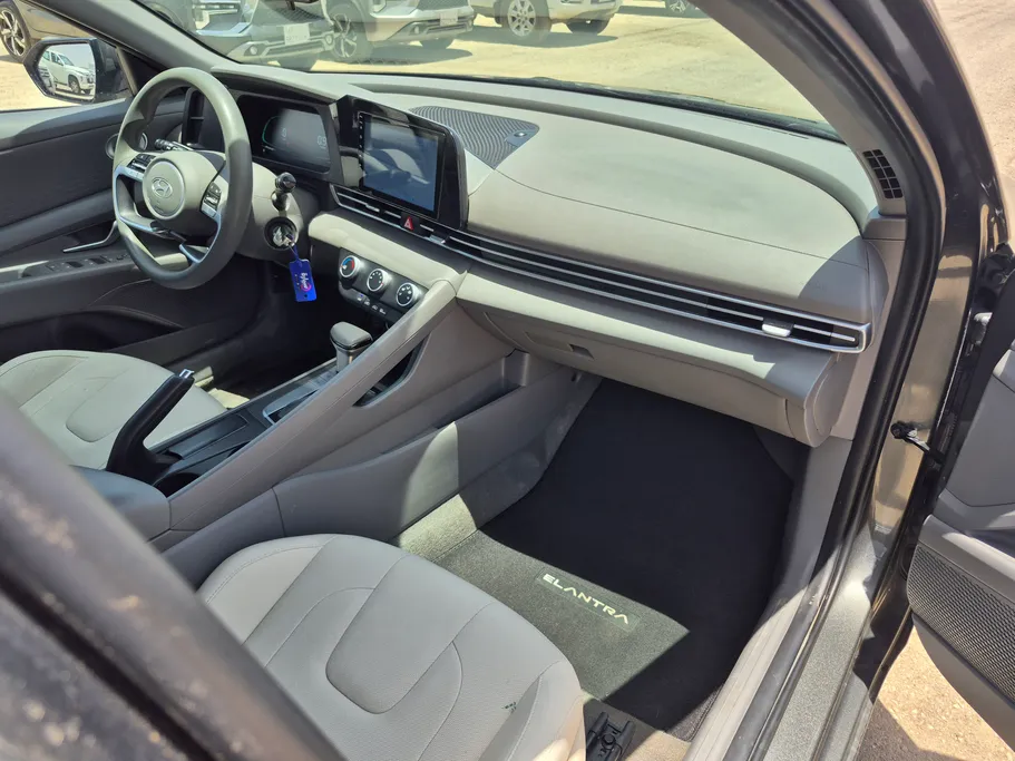 2024 Hyundai Elantra Smart 