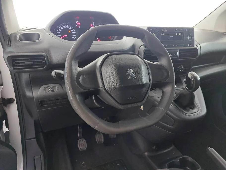 2023 Peugeot Partner Short van 