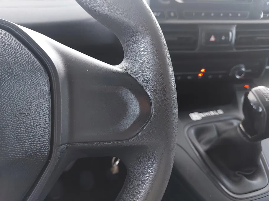 2023 Peugeot Partner Short van 