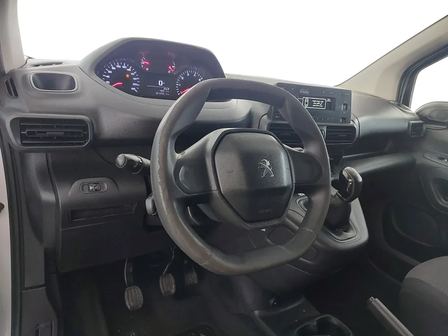 2023 Peugeot Partner Short van 