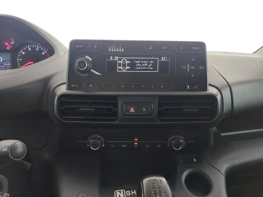 2023 Peugeot Partner Short van 