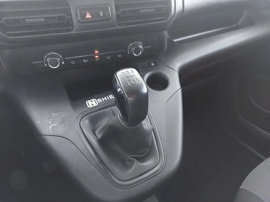 2023 Peugeot Partner Short van 