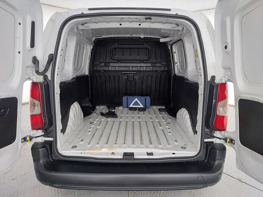 2023 Peugeot Partner Short van 