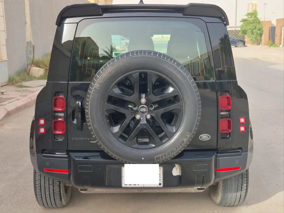 لاند روفر ديفندر P400 2023 