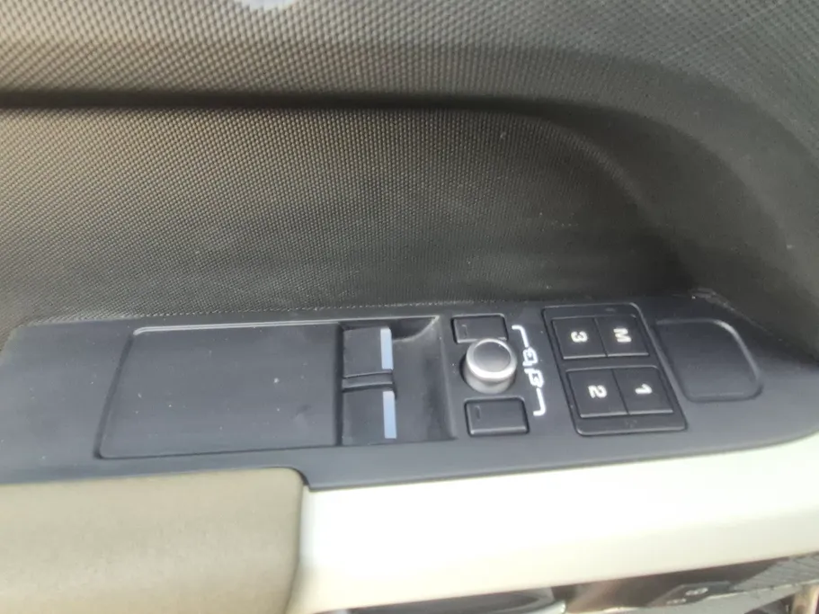 لاند روفر ديفندر P400 2023 