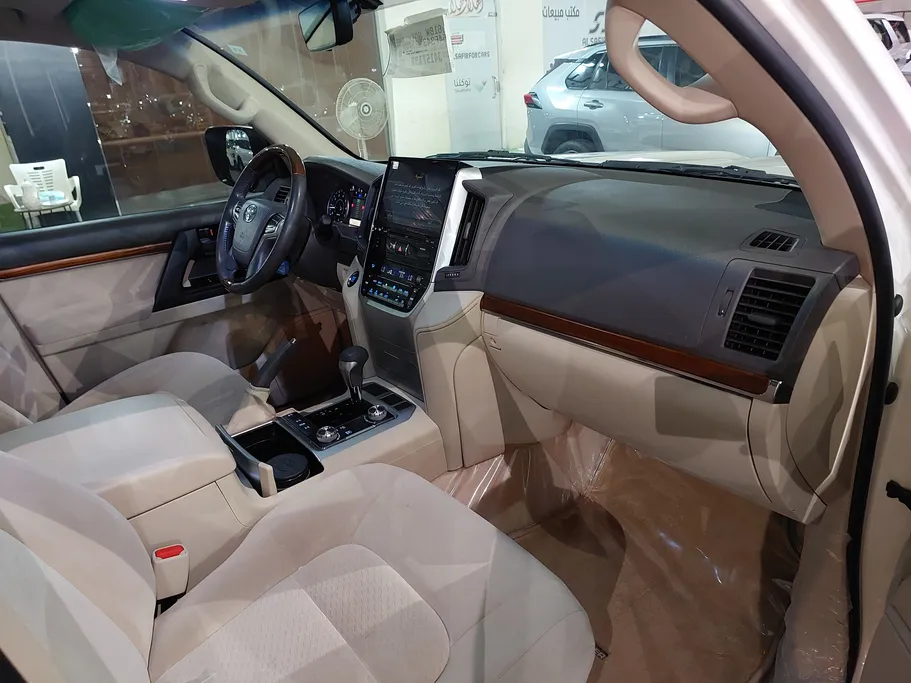 2018 Toyota Land Cruiser GXR 