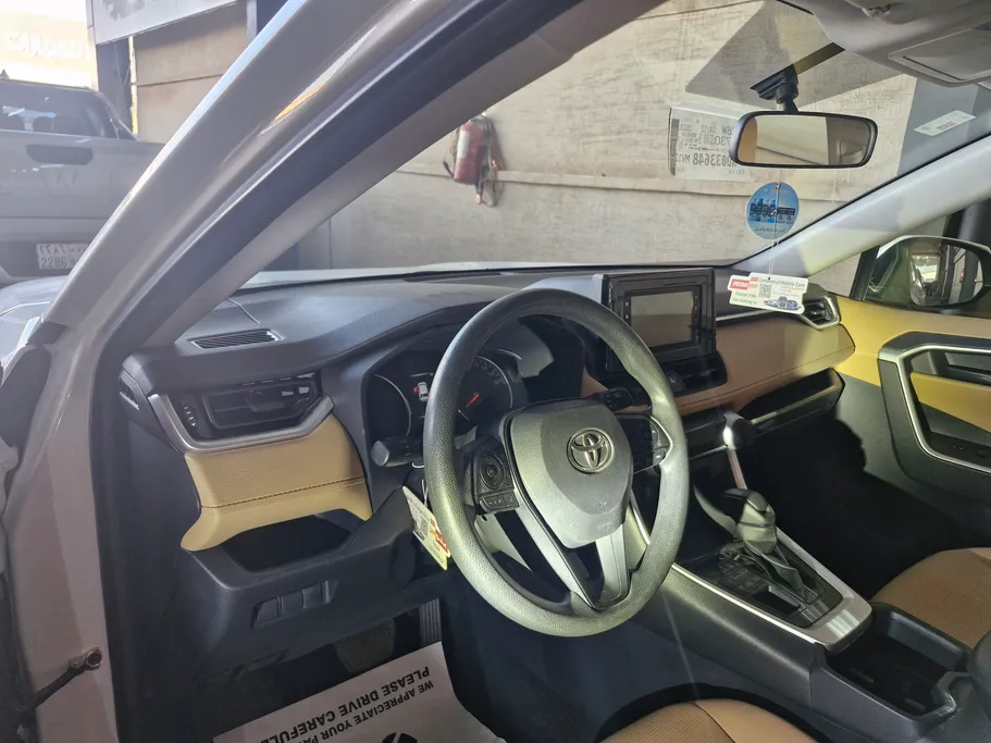 2022 Toyota RAV4 LE 