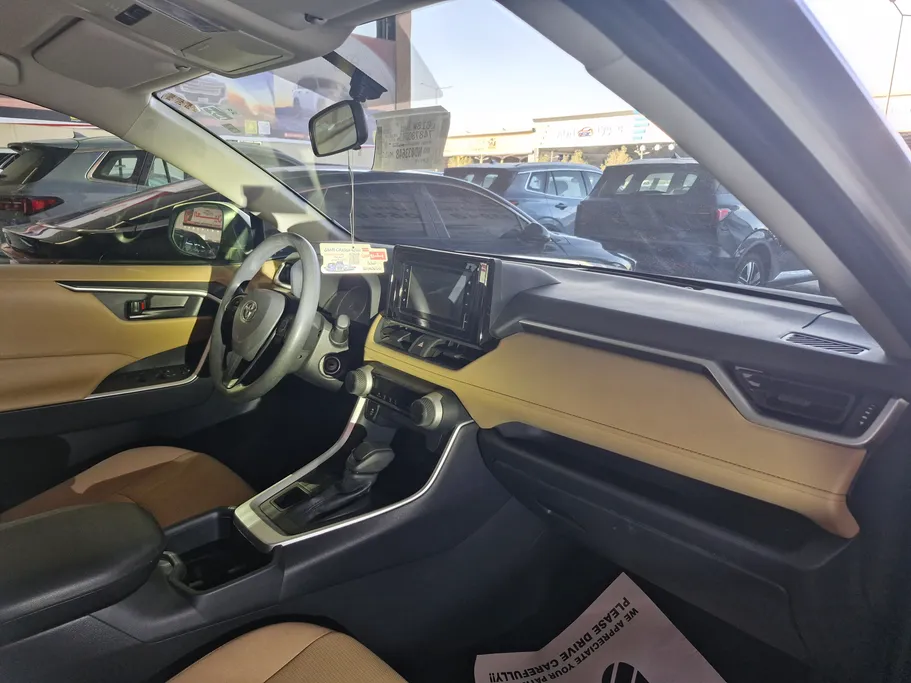 2022 Toyota RAV4 LE 