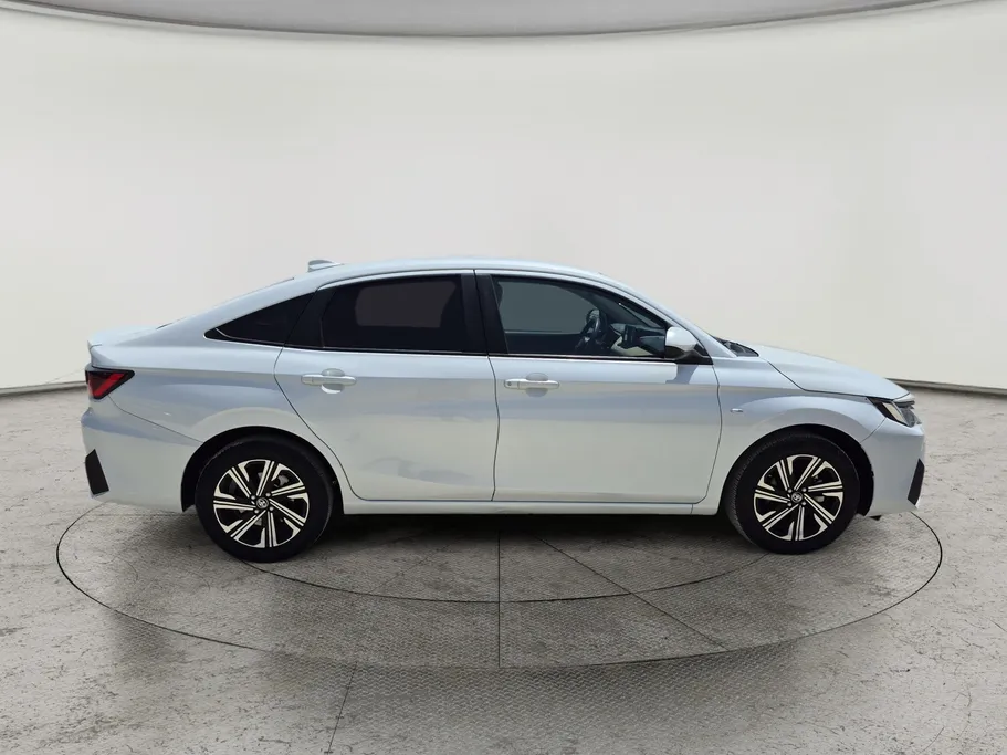 2024 Toyota Yaris  Y Plus 