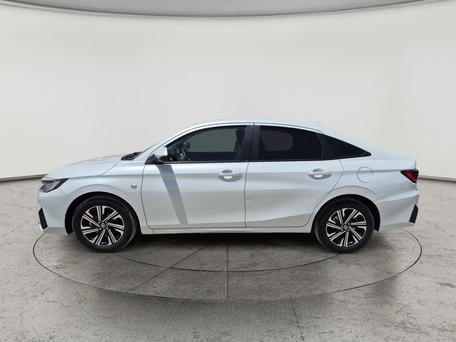 2024 Toyota Yaris  Y Plus 