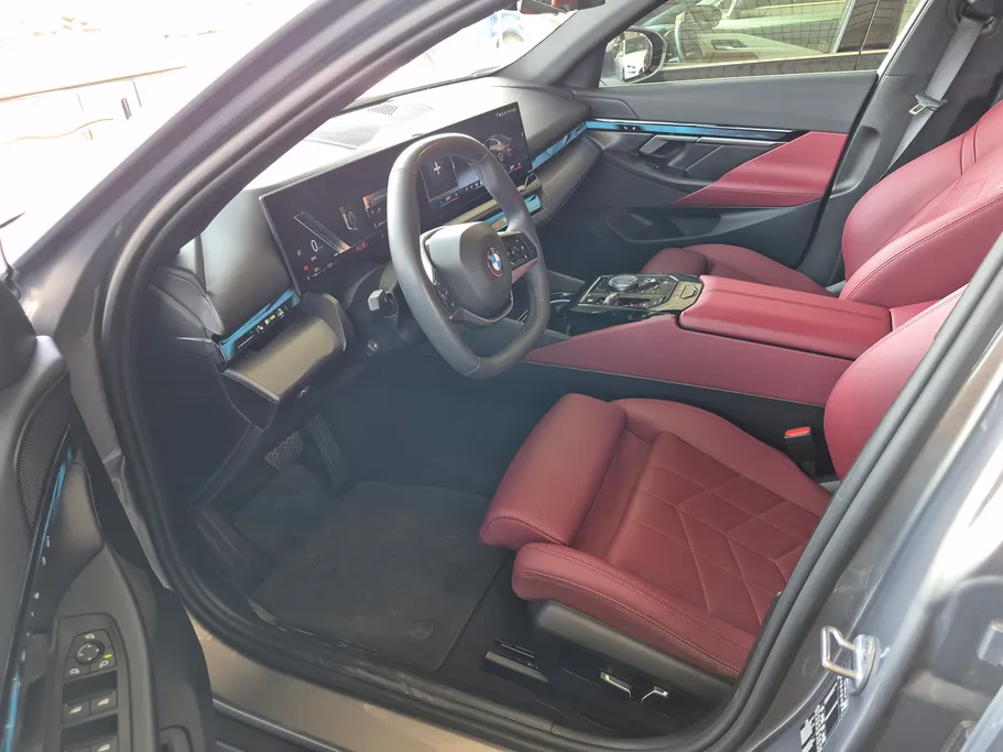 2024 BMW 5 Series 520i 