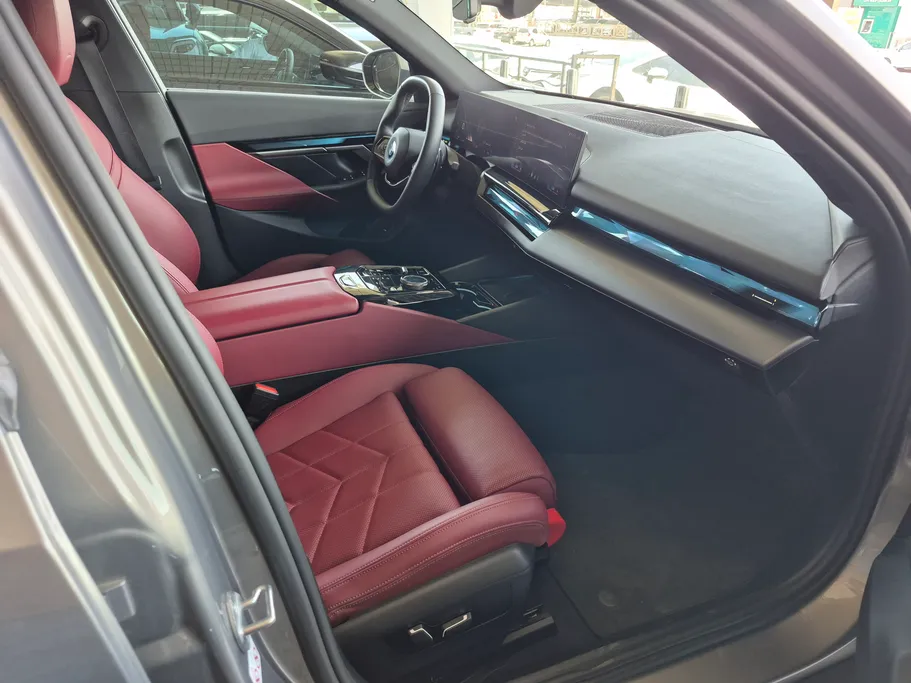 2024 BMW 5 Series 520i 