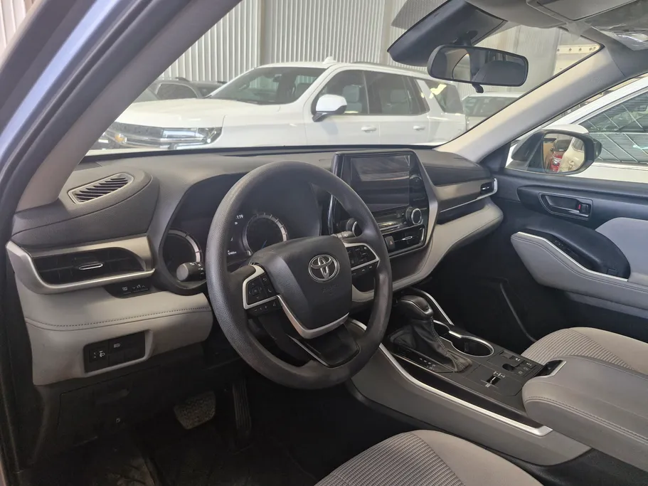 2024 Toyota Highlander LE 