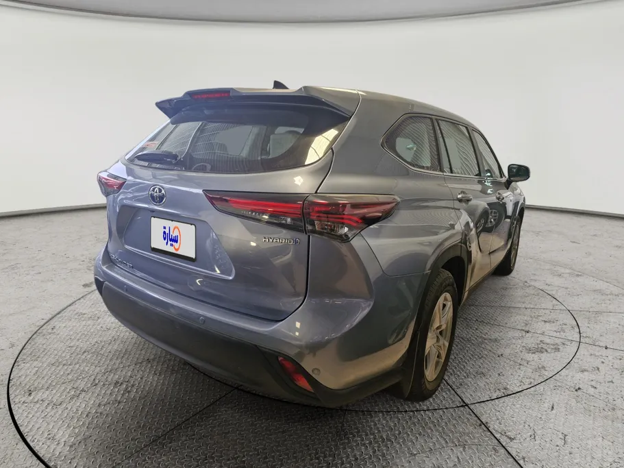 2024 Toyota Highlander LE 