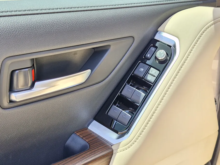 2025 Toyota Land Cruiser GXR4 