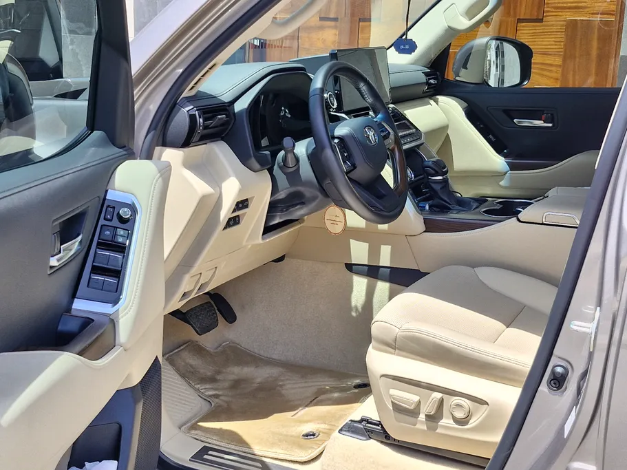 2025 Toyota Land Cruiser GXR4 