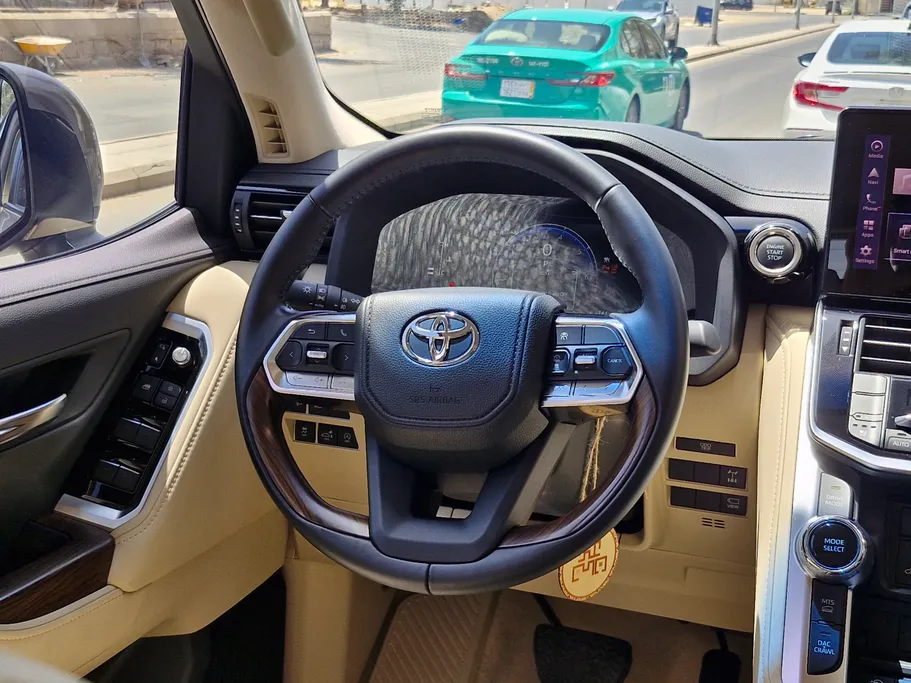 2025 Toyota Land Cruiser GXR4 