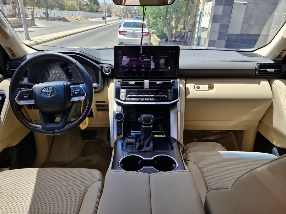 2025 Toyota Land Cruiser GXR4 