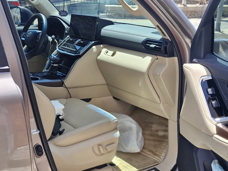 2025 Toyota Land Cruiser GXR4 