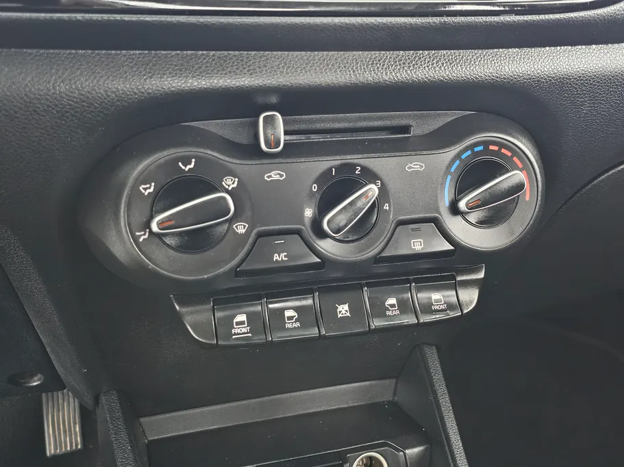 2022 Kia Pegas LX 