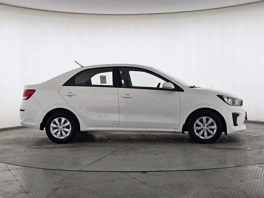 2022 Kia Pegas LX 