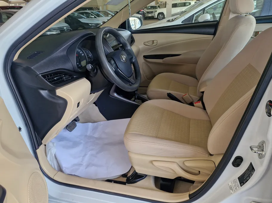 2022 Toyota Yaris  Y 