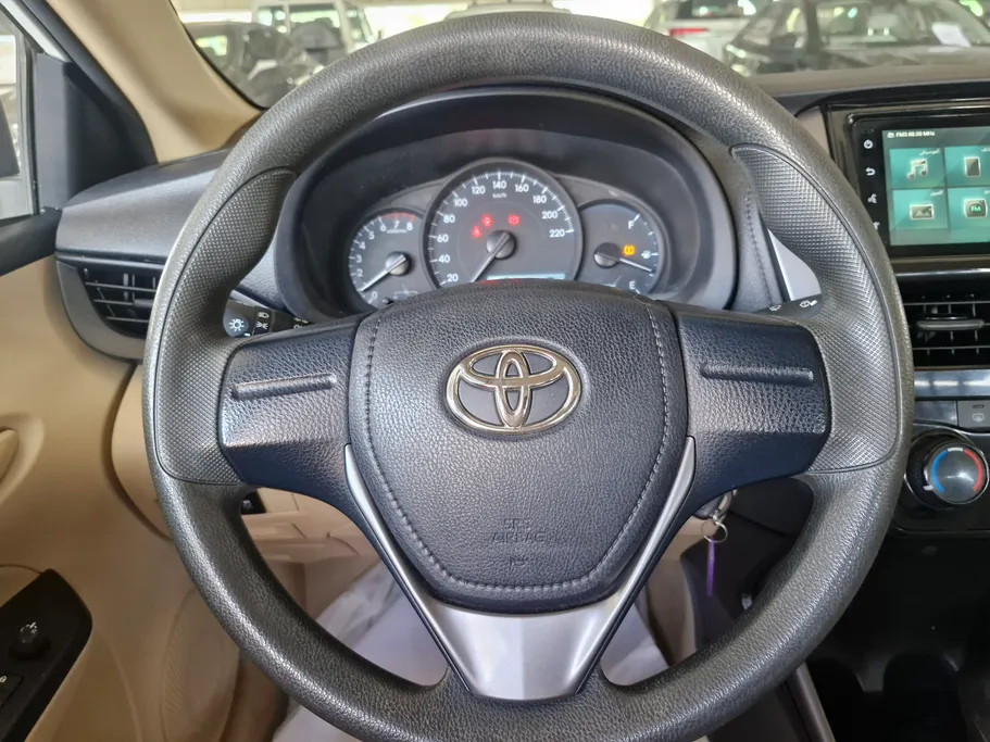 2022 Toyota Yaris  Y 
