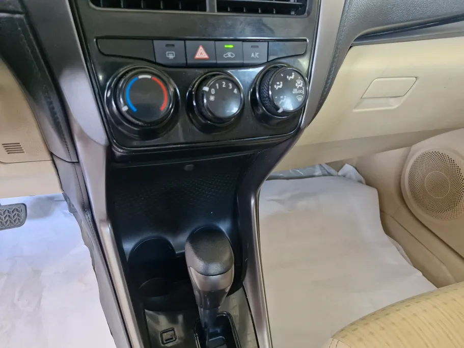 2022 Toyota Yaris  Y 