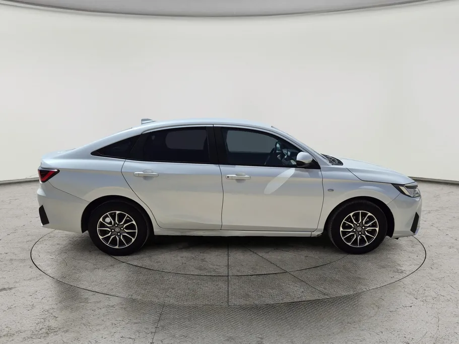 2023 Toyota Yaris  Y 