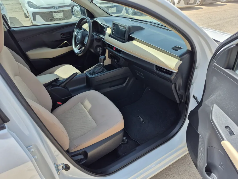 2023 Toyota Yaris  Y 