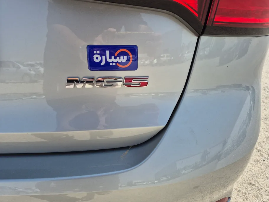 ام جي 5 COM 2025 
