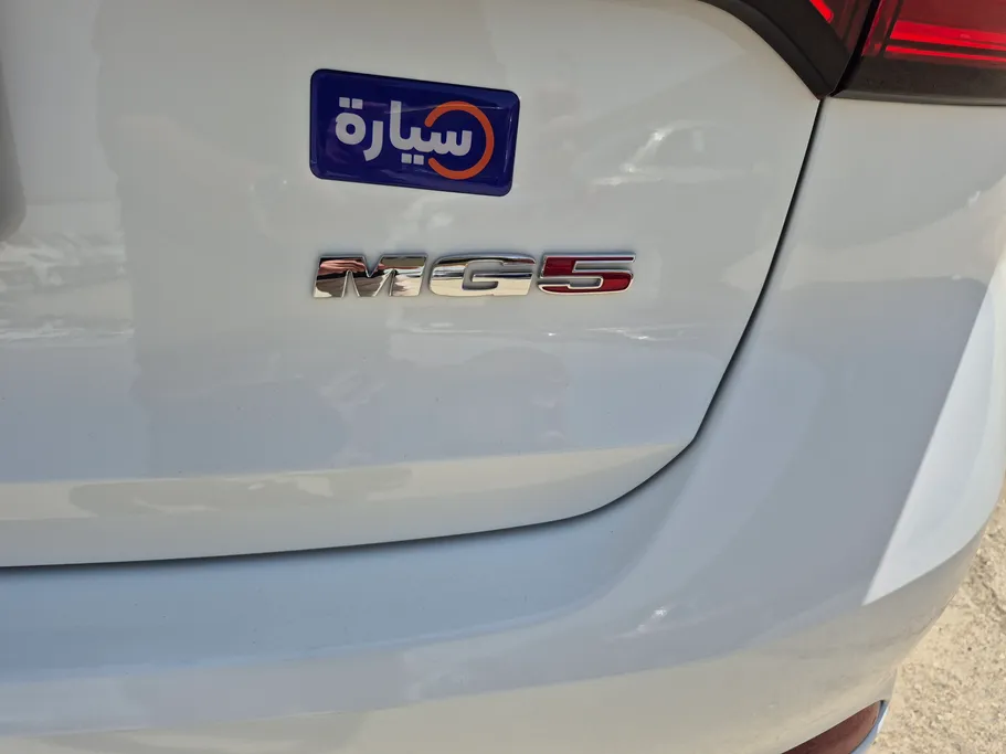 ام جي 5 COM 2025 