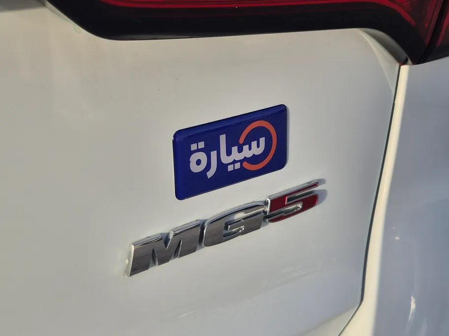 2024 ام جي 5 STD 